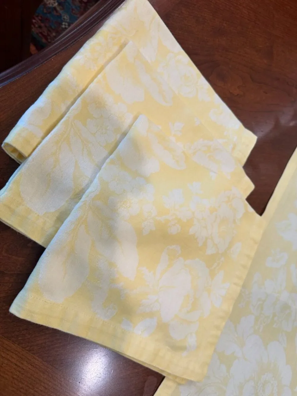 Williams-Sonoma Floral Jacquard Dining Table Runner and Napkins